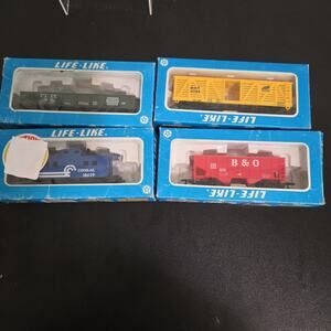 Lot of 4 Vintage HO Scale Train Cars With Boxes